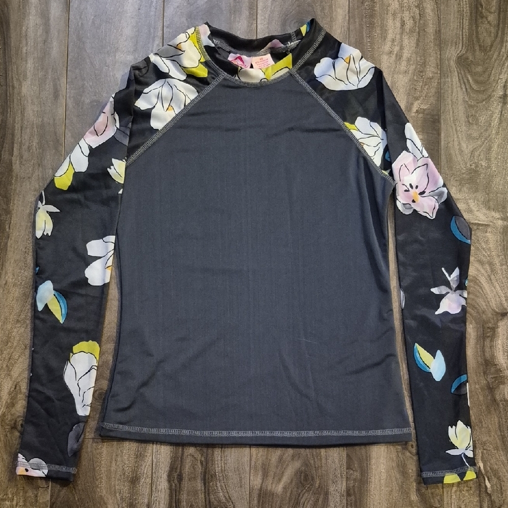 NWOT Sz XS Kanu Surf Women's Floral Rash Guard - Gray